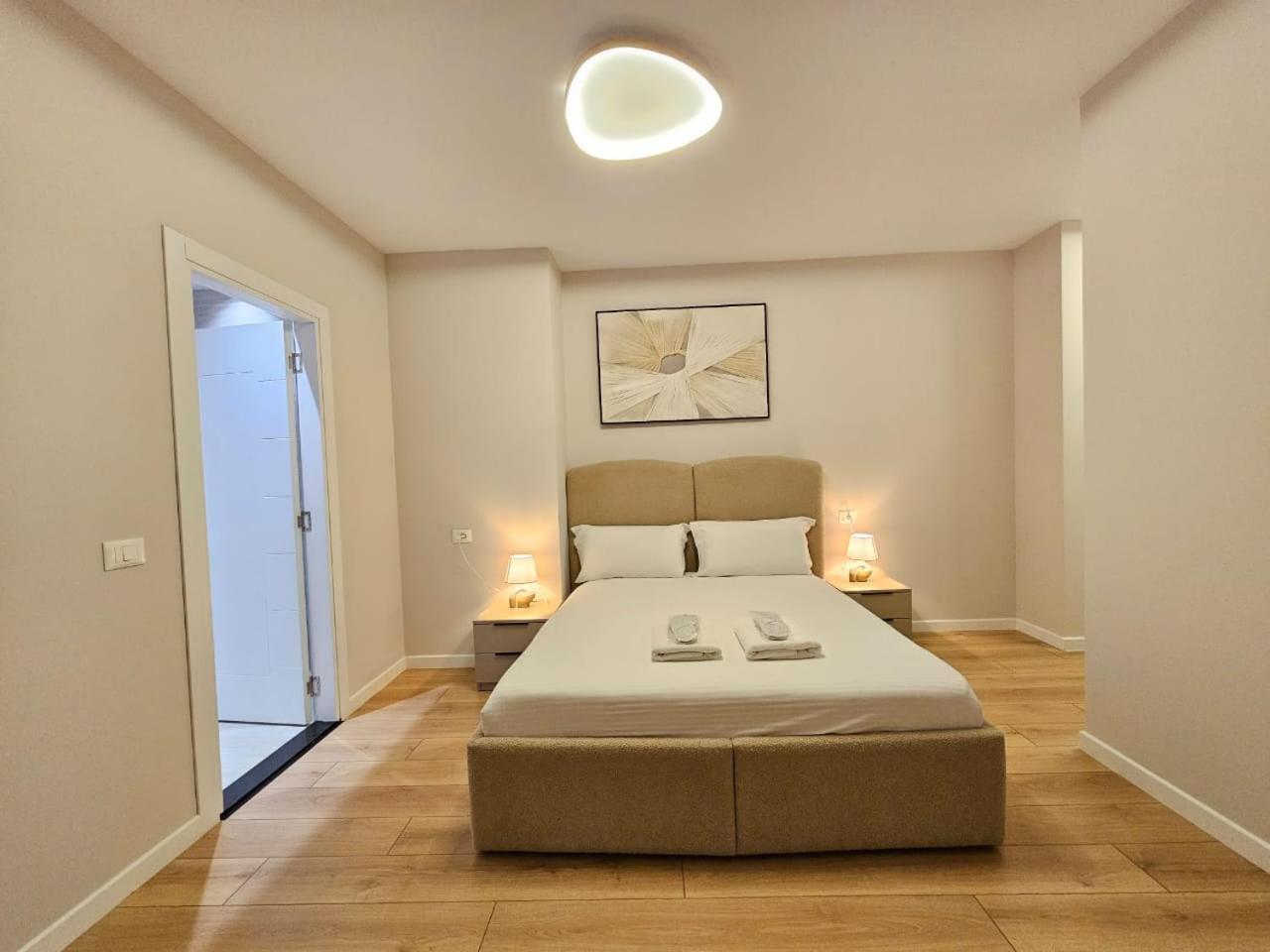 Miku Apartment-Modern 2Bedroom In Prime Location Tirana Exterior foto