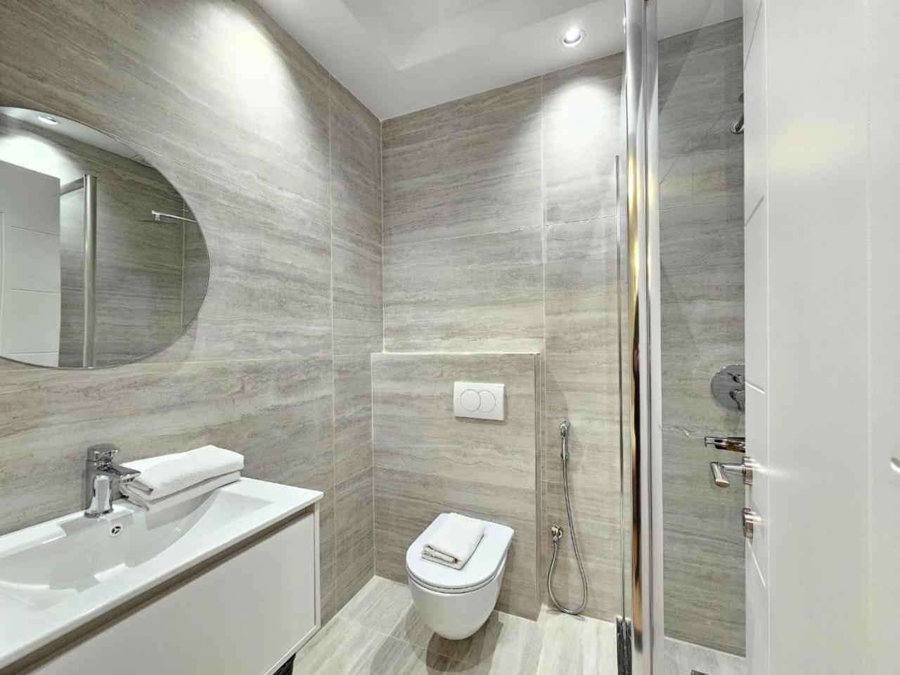 Miku Apartment-Modern 2Bedroom In Prime Location Tirana Exterior foto